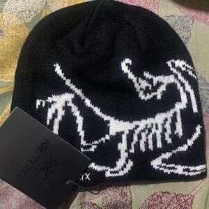 Arctery Beanie- Black w/ tags